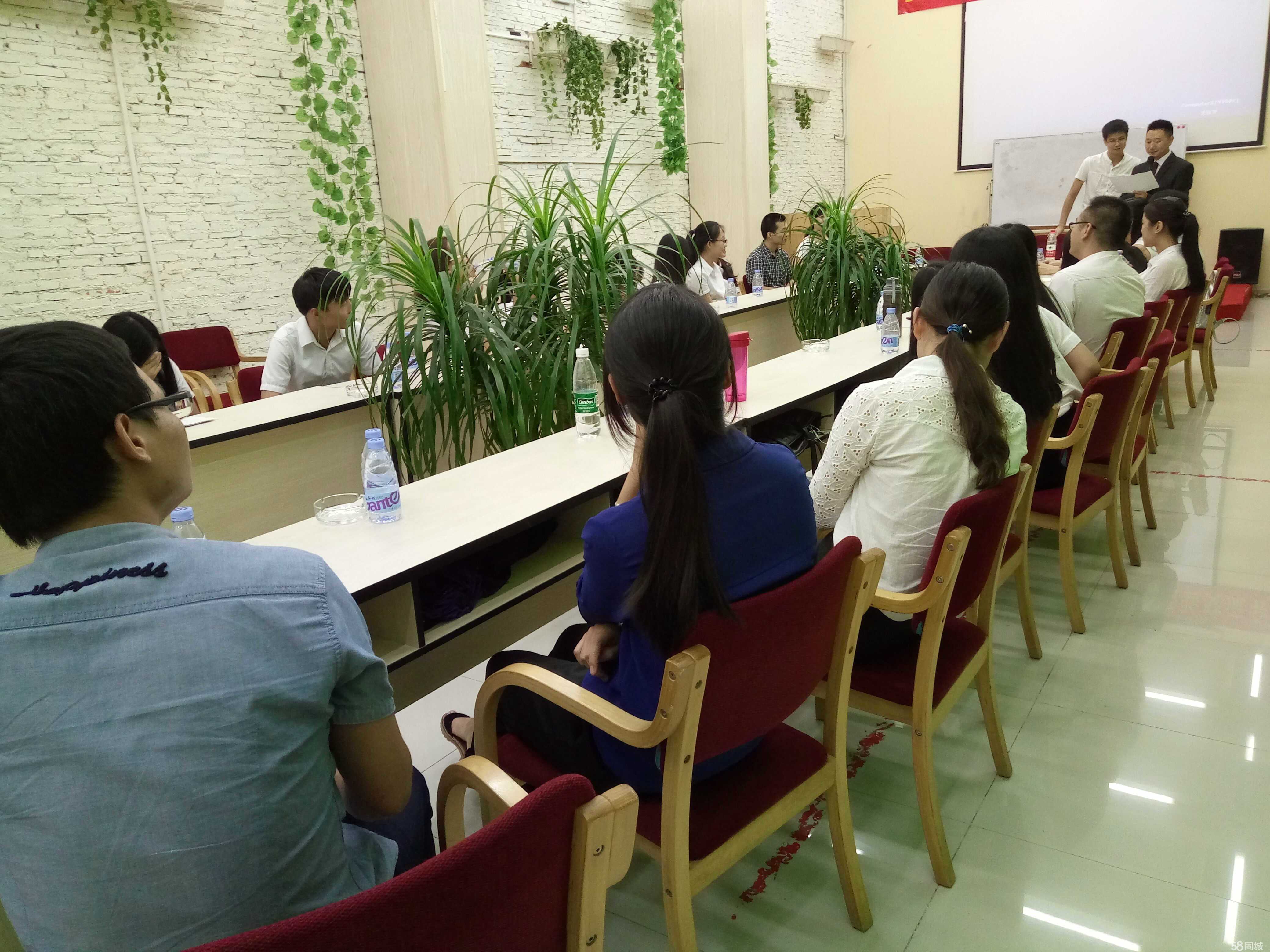 东莞市长郡教育咨询 连接梦想与现实的桥梁